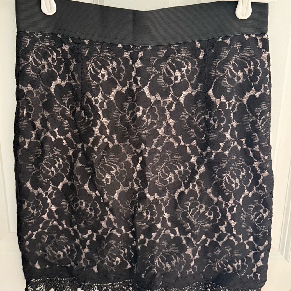 H&M Black Floral Lace Pencil Skirt